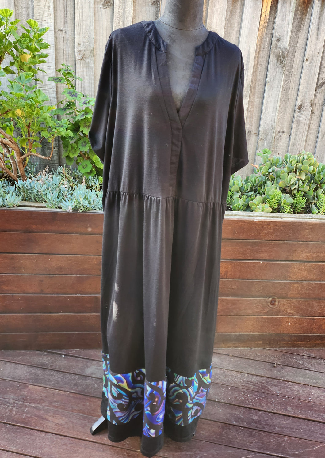 Black Dress Paua Size Large (20-24)